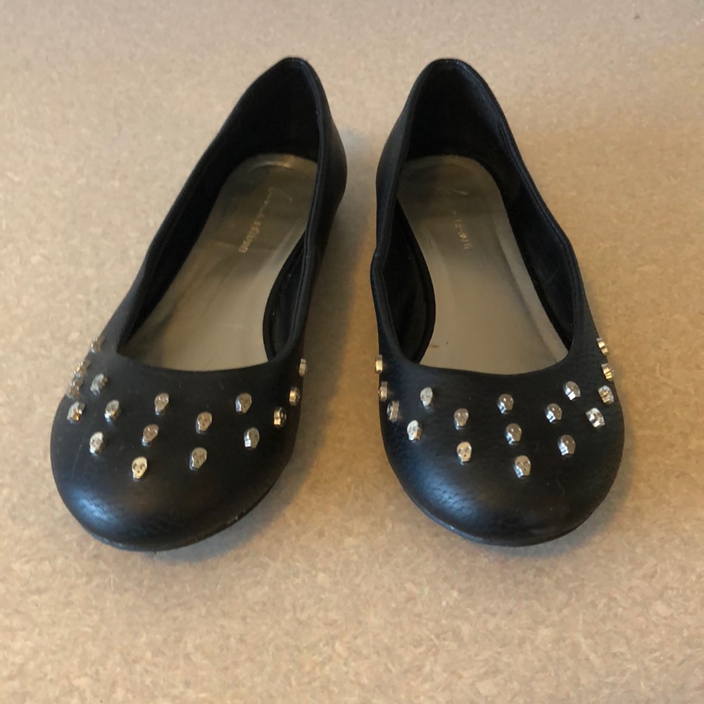 Black skull flats